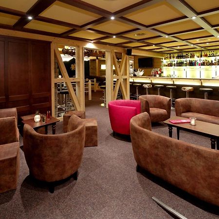 Hotel Walliserkanne เกรเชิน ภายนอก รูปภาพ