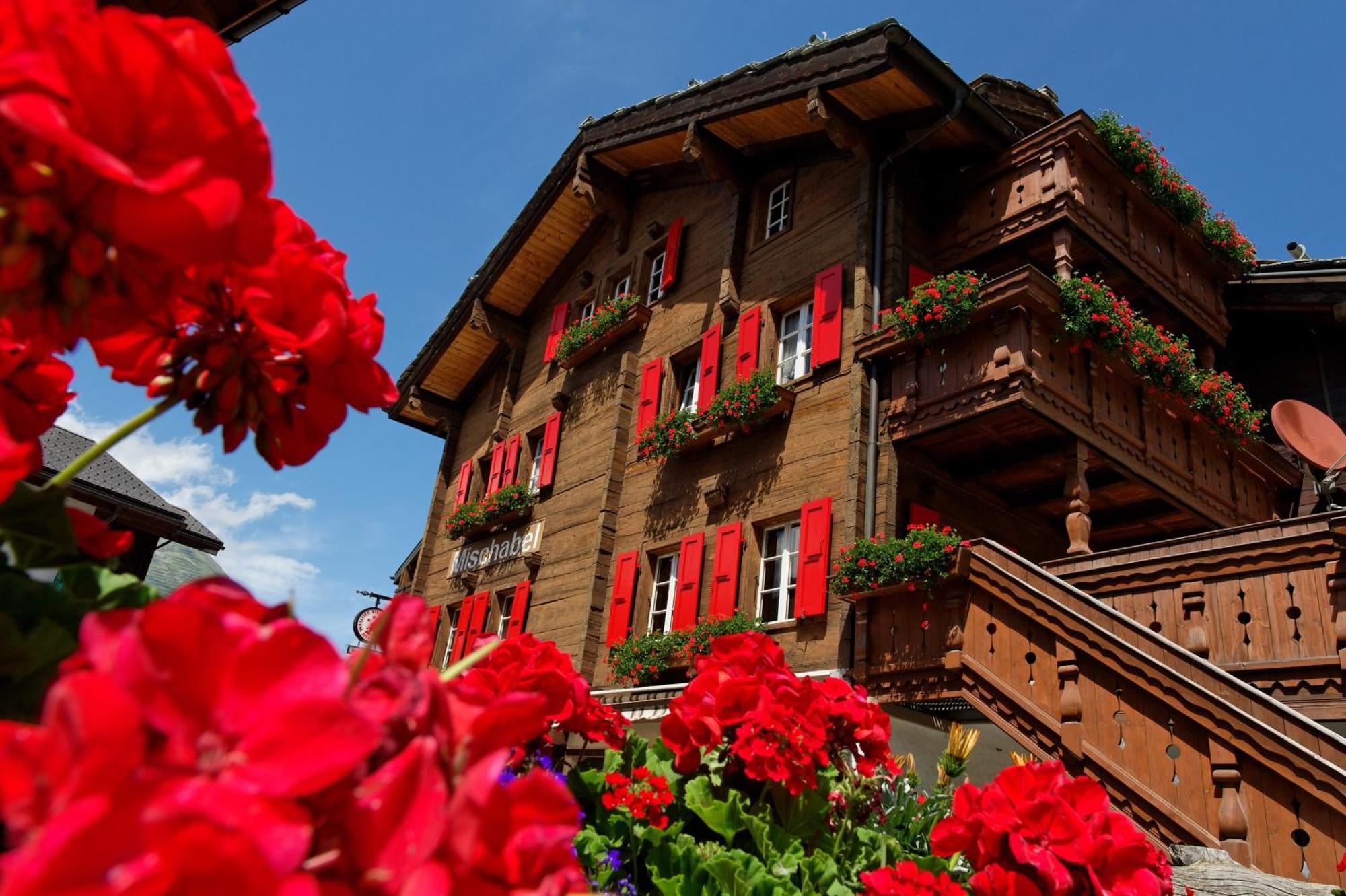 Hotel Walliserkanne เกรเชิน ภายนอก รูปภาพ
