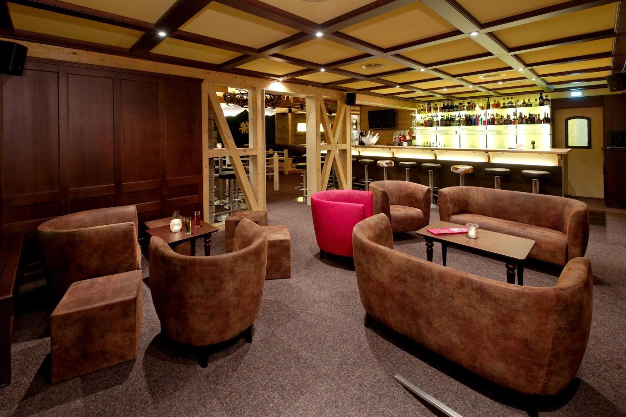 Hotel Walliserkanne เกรเชิน ภายนอก รูปภาพ